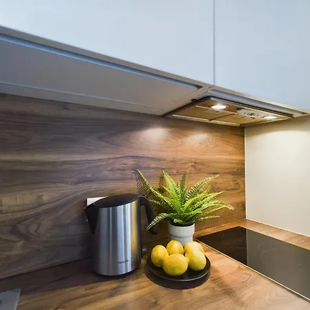 Bright Near The Palace Of Culture & Science By Renters 아파트 *